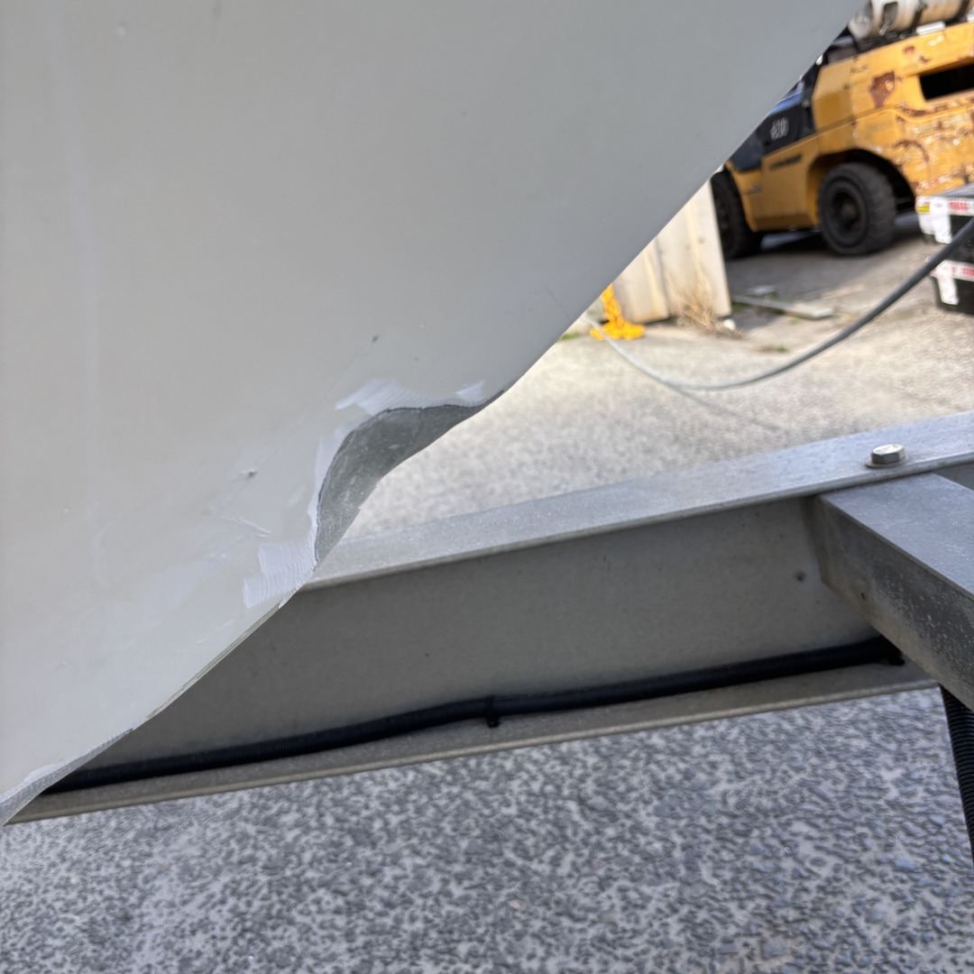 Keel gouged down to the fibreglass by the trailer.